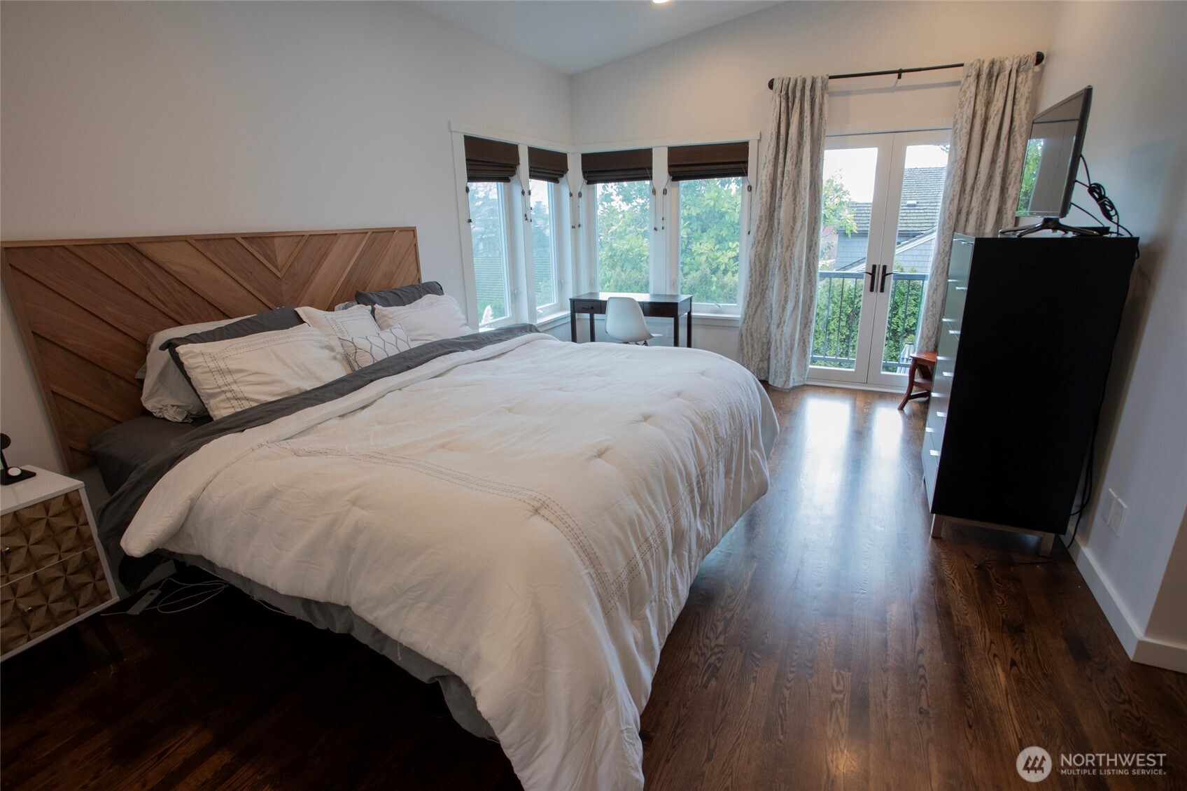 907 Broadway East Seattle, WA 98102 - Photo 15 of 37