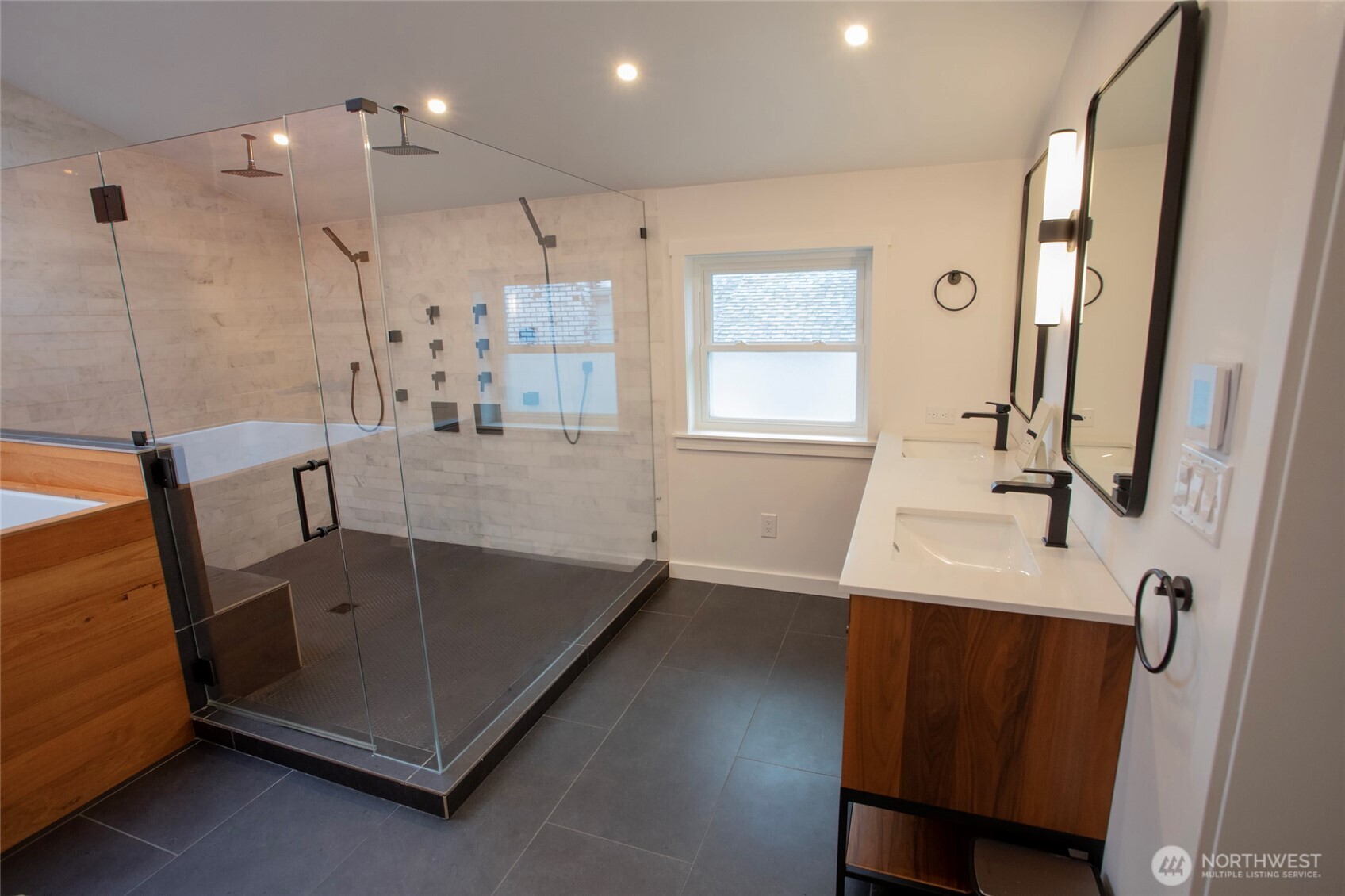 907 Broadway East Seattle, WA 98102 - Photo 16 of 37