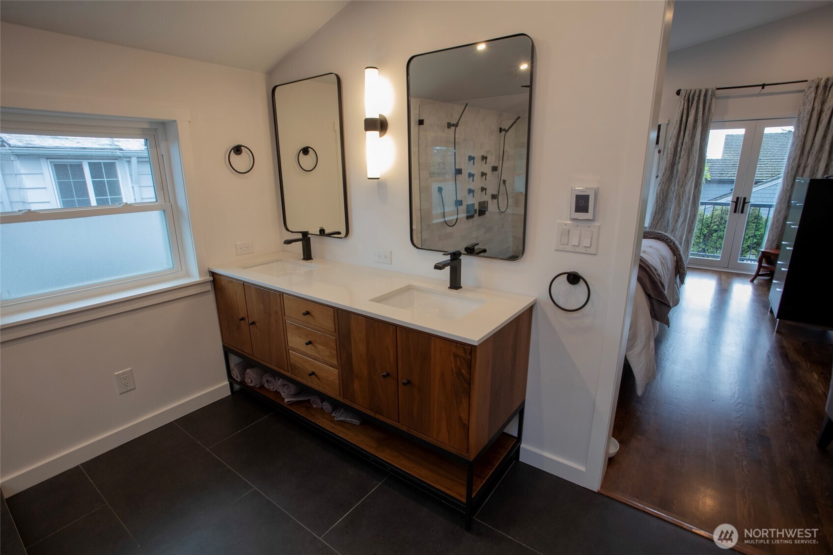 907 Broadway East Seattle, WA 98102 - Photo 18 of 37