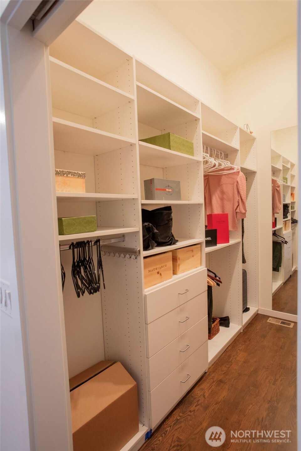 907 Broadway East Seattle, WA 98102 - Photo 20 of 37