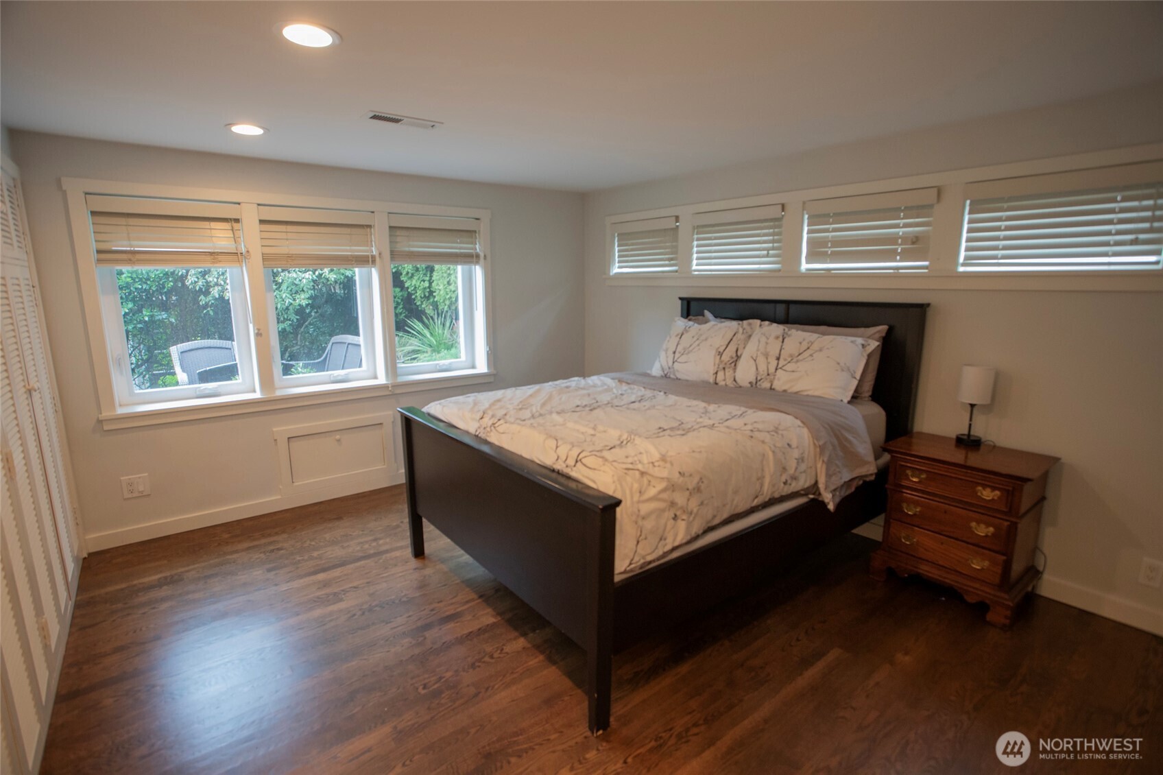 907 Broadway East Seattle, WA 98102 - Photo 23 of 37