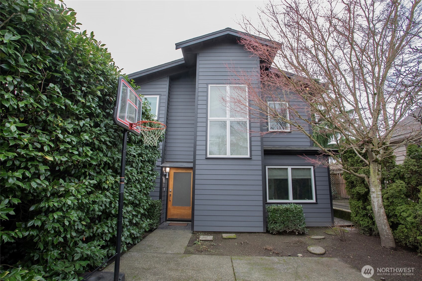 907 Broadway East Seattle, WA 98102 - Photo 3 of 37