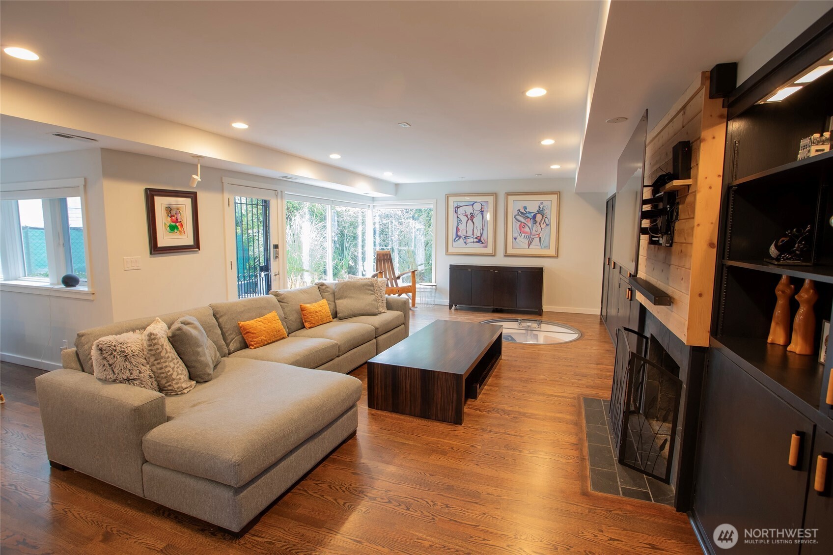 907 Broadway East Seattle, WA 98102 - Photo 4 of 37