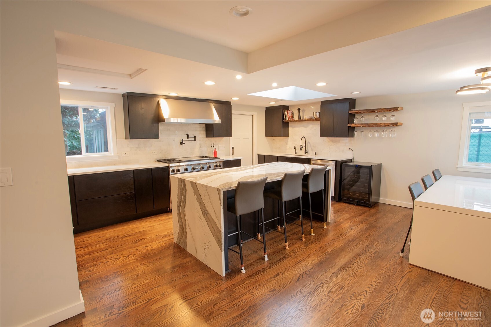 907 Broadway East Seattle, WA 98102 - Photo 10 of 37