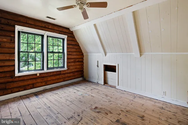 a view of empty room with front door