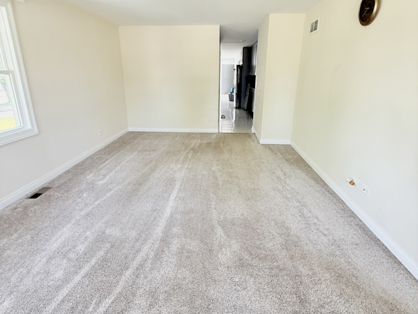 8356 South 78th Avenue Bridgeview, IL 60455 - Photo 10 of 39 a view of an empty room
