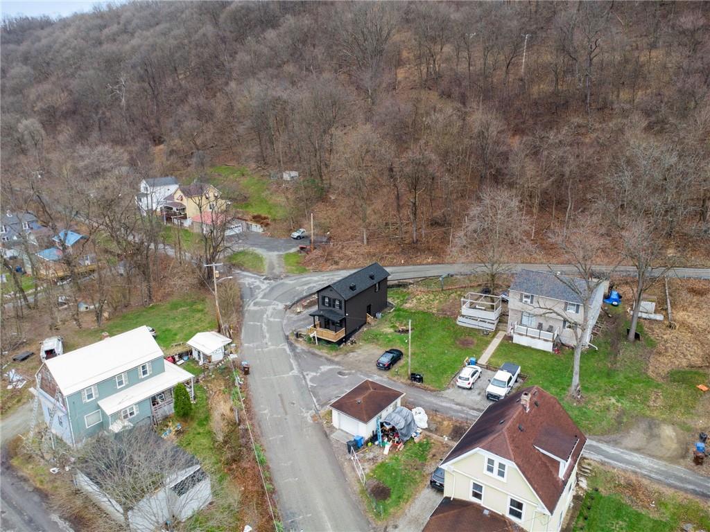 330 Braeburn Road Lower Burrell, PA 15068 - Photo 28 of 31 an aerial view of a house with a yard