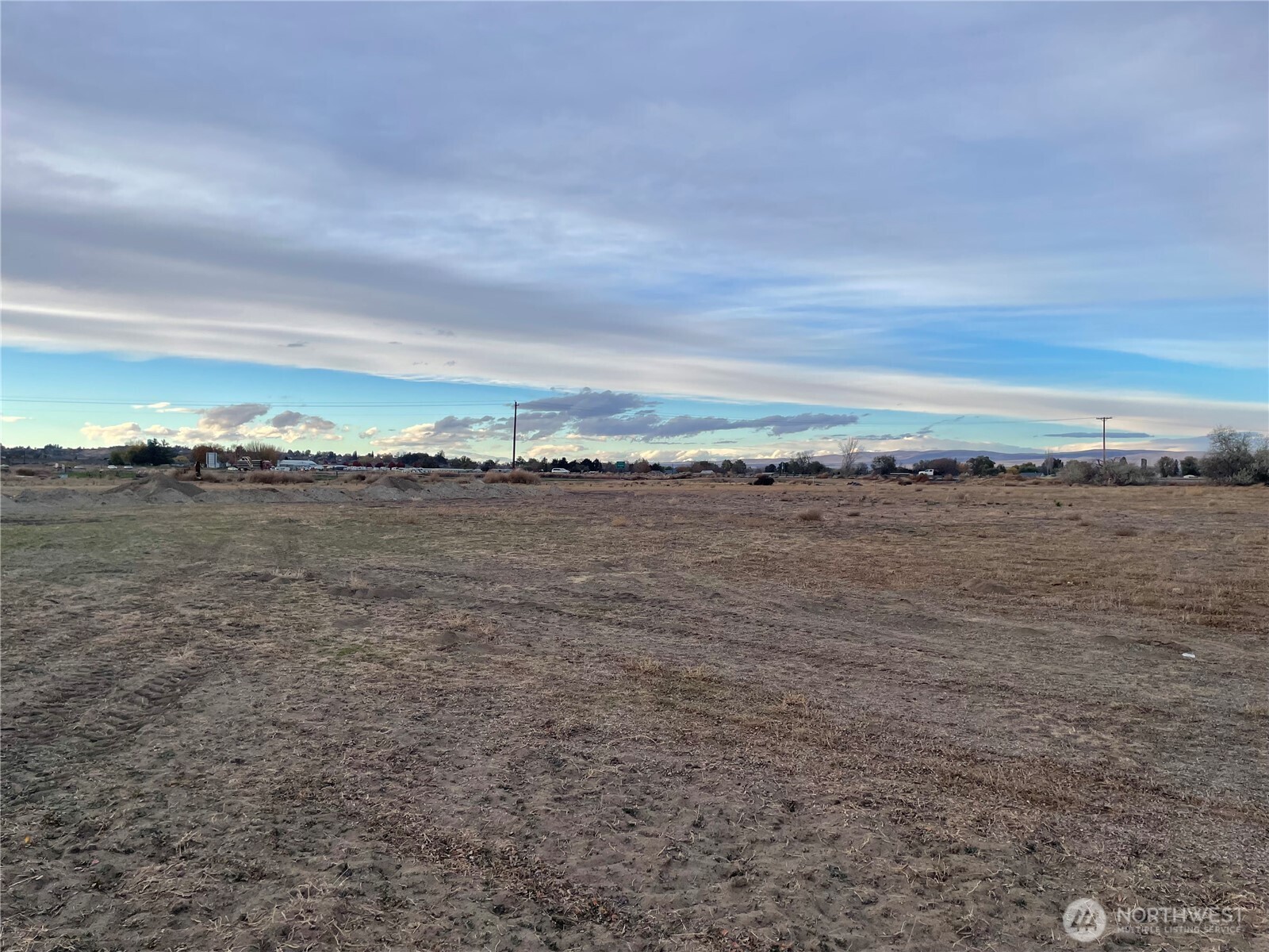 4409 Clyde Circle Sunnyside, WA 98944 - Photo 5 of 6 a view of an ocean beach