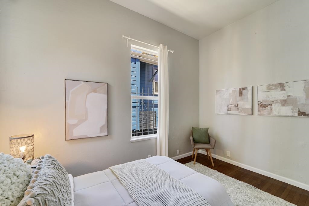 1022 Chestnut Street Oakland, CA 94607 - Photo 28 of 60 a bedroom with a bed and a window