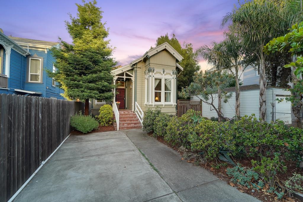 1022 Chestnut Street Oakland, CA 94607 - Photo 3 of 60 a front view of a house with garden