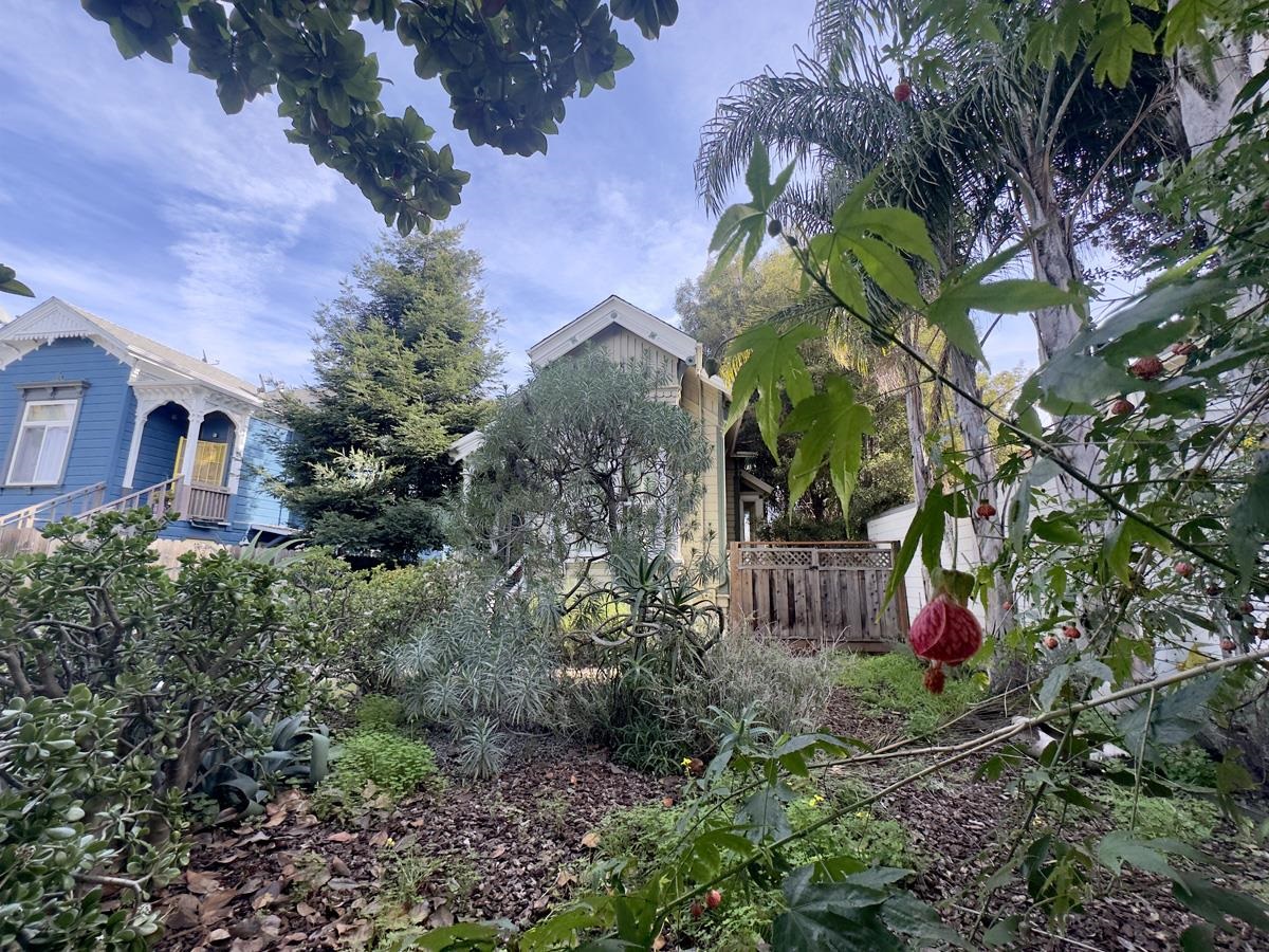 1022 Chestnut Street Oakland, CA 94607 - Photo 36 of 60 View of property exterior