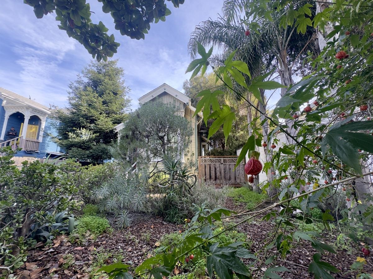 1022 Chestnut Street Oakland, CA 94607 - Photo 37 of 60 View of yard