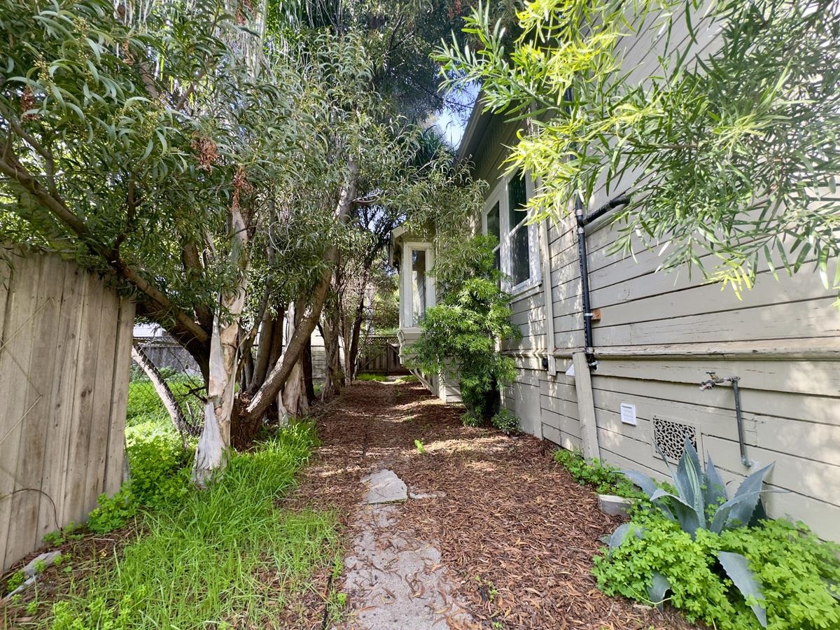 1022 Chestnut Street Oakland, CA 94607 - Photo 56 of 60 View of fenced yard