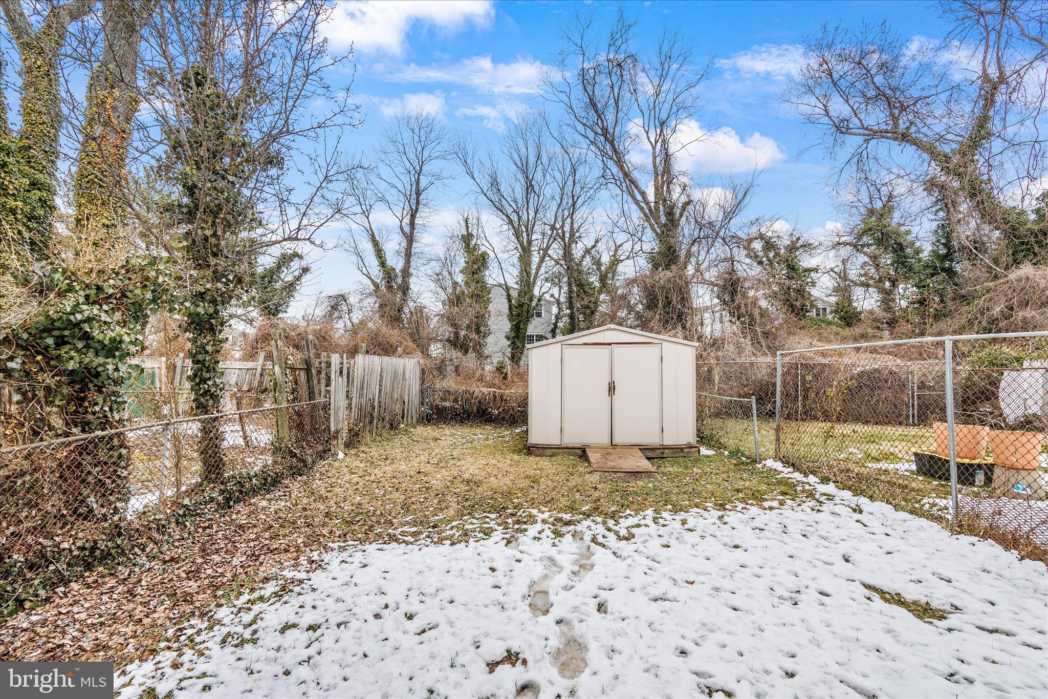 5600 Walker Mill Road Capitol Heights, MD 20743 - Photo 28 of 30 a backyard of a house with a large tree and park