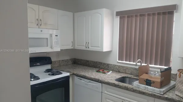$1,800 | 4240 Northwest 21st Street, Unit 136, Lauderhill, FL 33313