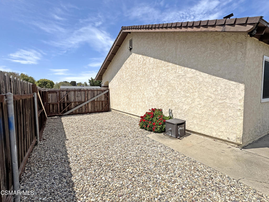 2401 El Portal Way Oxnard, CA 93035 - Photo 39 of 41
