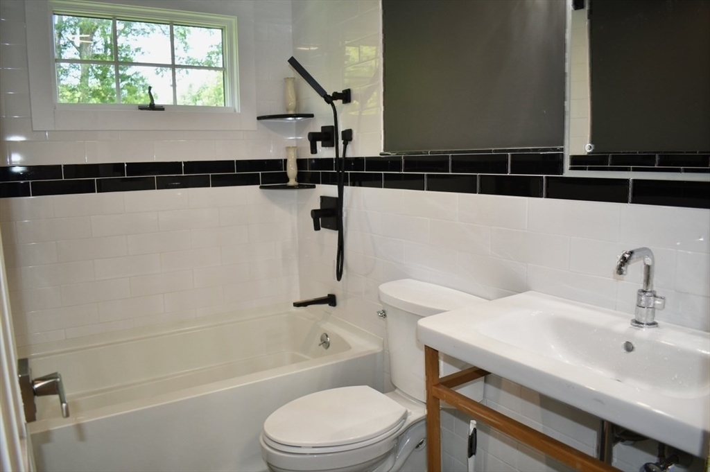 302 Bearses Way Barnstable, MA 02601 - Photo 21 of 40 Gallery Image 21
