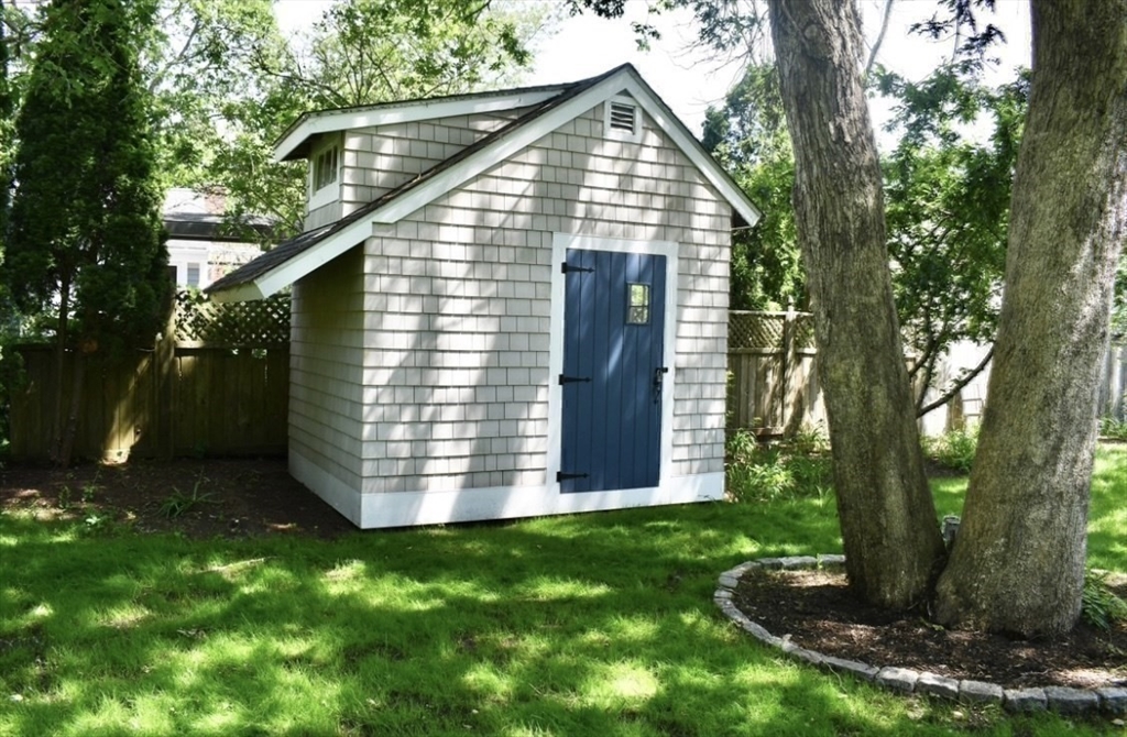 302 Bearses Way Barnstable, MA 02601 - Photo 4 of 40 Gallery Image 4
