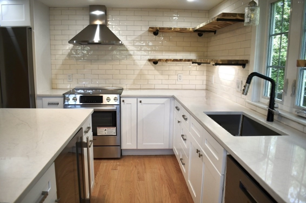 302 Bearses Way Barnstable, MA 02601 - Photo 7 of 40 Gallery Image 7