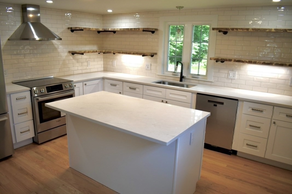 302 Bearses Way Barnstable, MA 02601 - Photo 8 of 40 Gallery Image 8