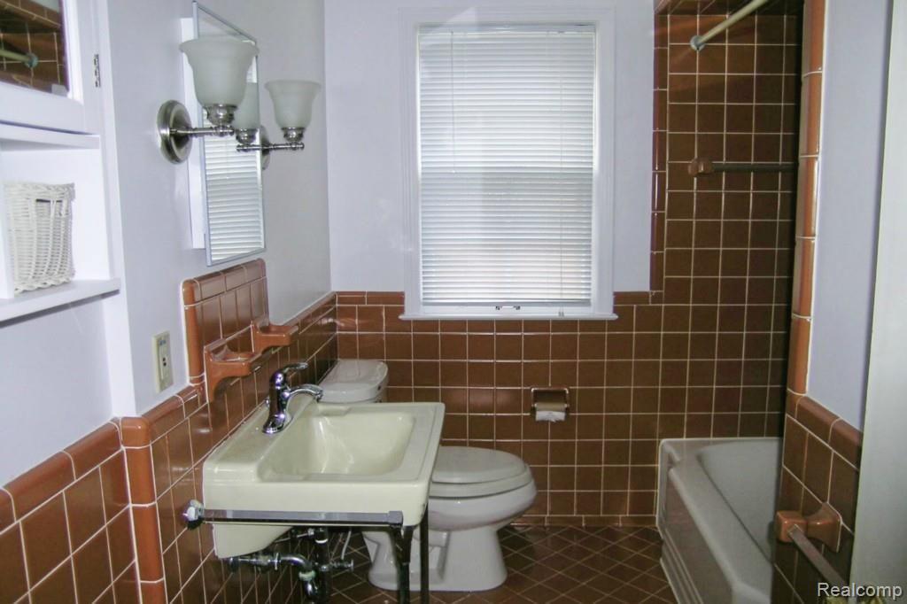806 Neff Road Grosse Pointe, MI 48230 - Photo 9 of 10 2013-08-13 16.17