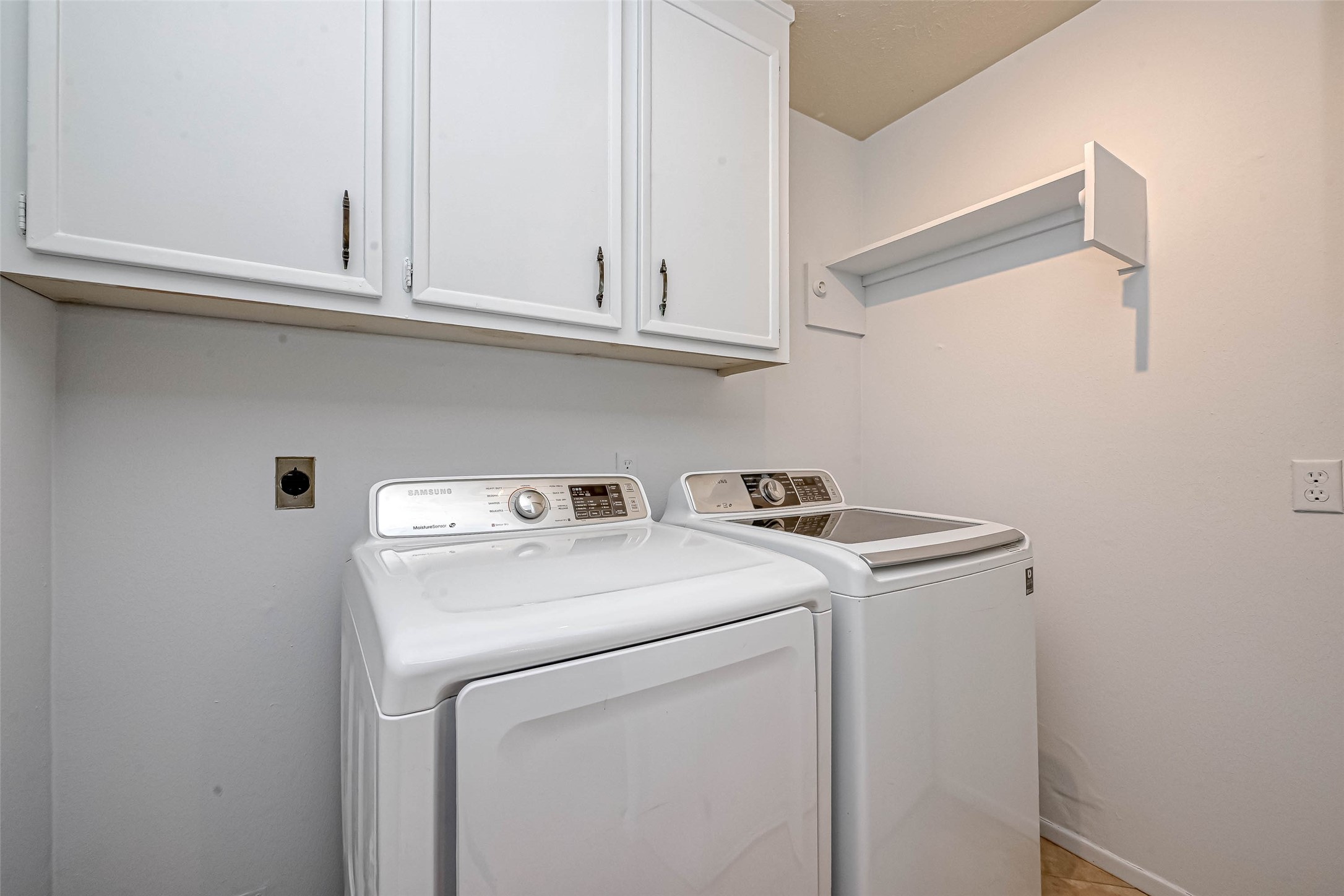 2831 Pecan Ridge Drive Sugar Land, TX 77479 - Photo 23 of 44 a utility room with dryer and washer