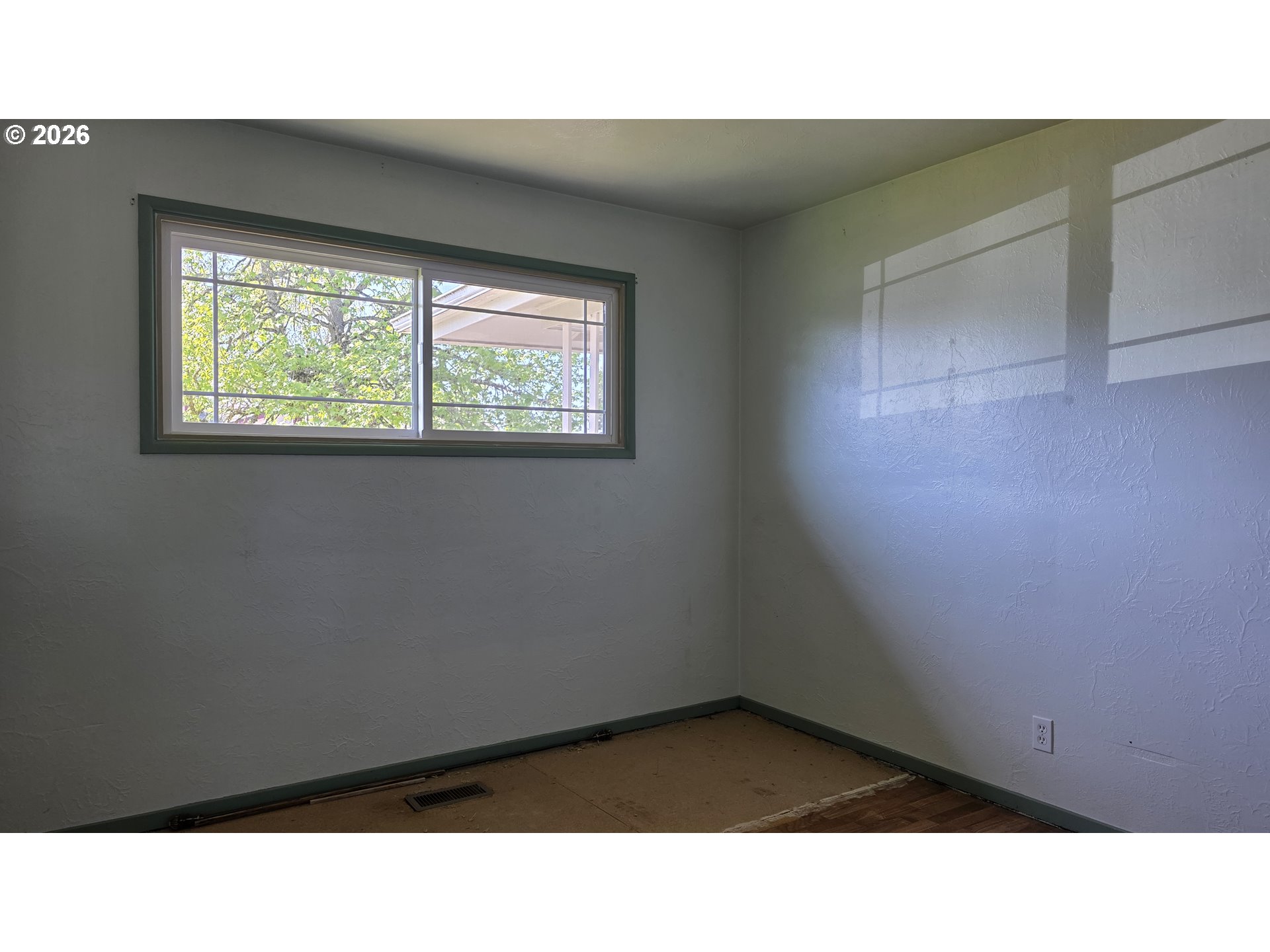 1047 Baxter Street Eugene, OR 97402 - Photo 10 of 36