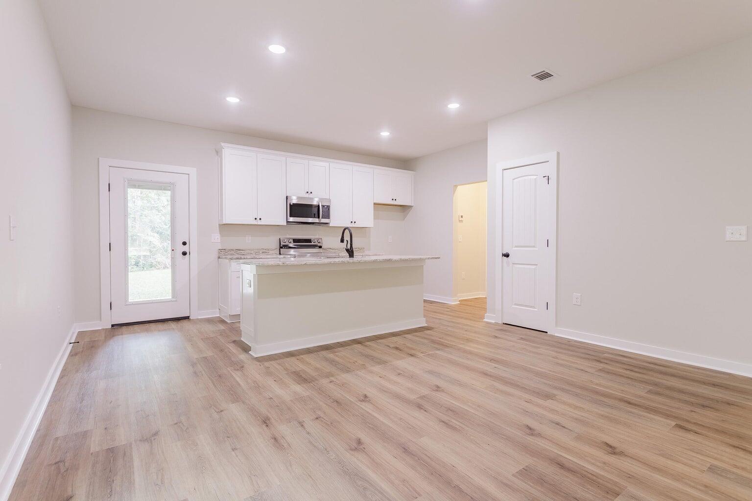 3152 Auburn Road Crestview, FL 32539 - Photo 6 of 27 White Shaker Cabinetry