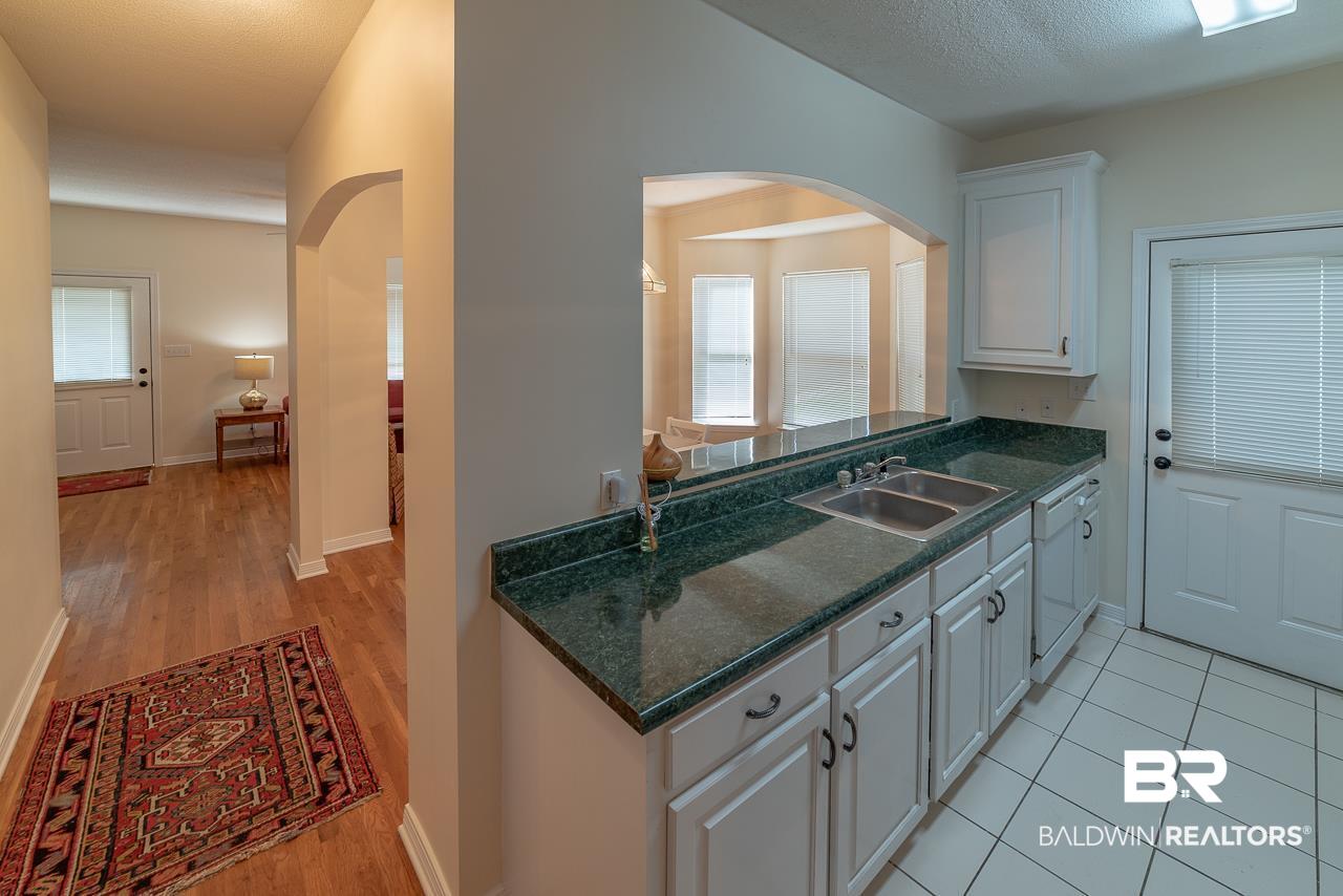 17460 Pandion Ridge, Unit C1 Fairhope, AL 36532 - Photo 8 of 25 Kitchen