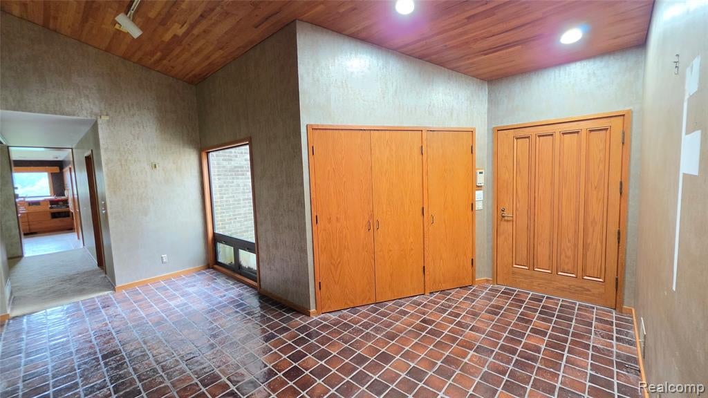 2551 Patterson Lake Road Pinckney, MI 48169 - Photo 15 of 37 Gallery Image 15