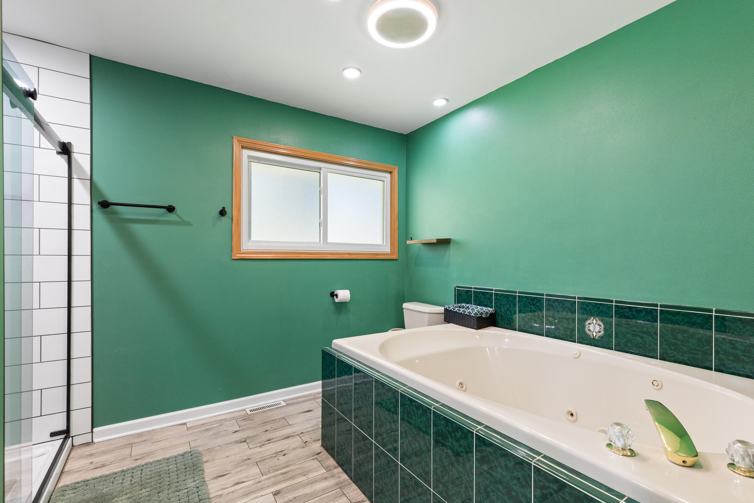 3290 South Johnson Road New Berlin, WI 53146 - Photo 23 of 34 Bathroom