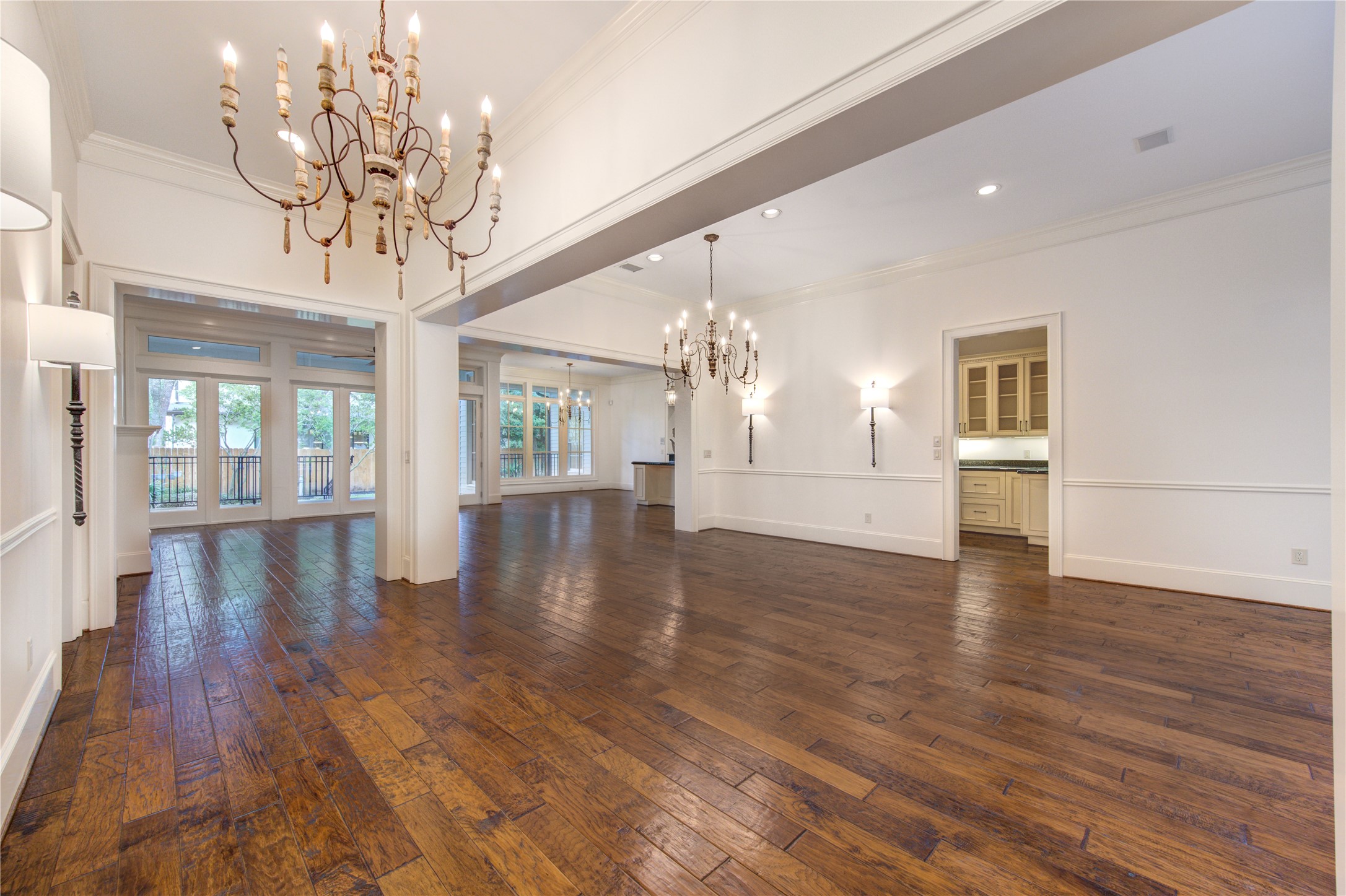 4615 Laurel Street Bellaire, TX 77401 - Photo 4 of 48 Entry and Dining rooms