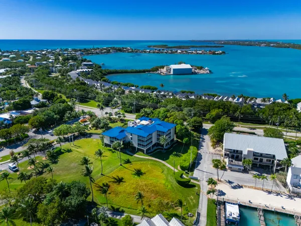 $925,000 | 8304 Marina Villa Drive, Duck Key, FL 33050