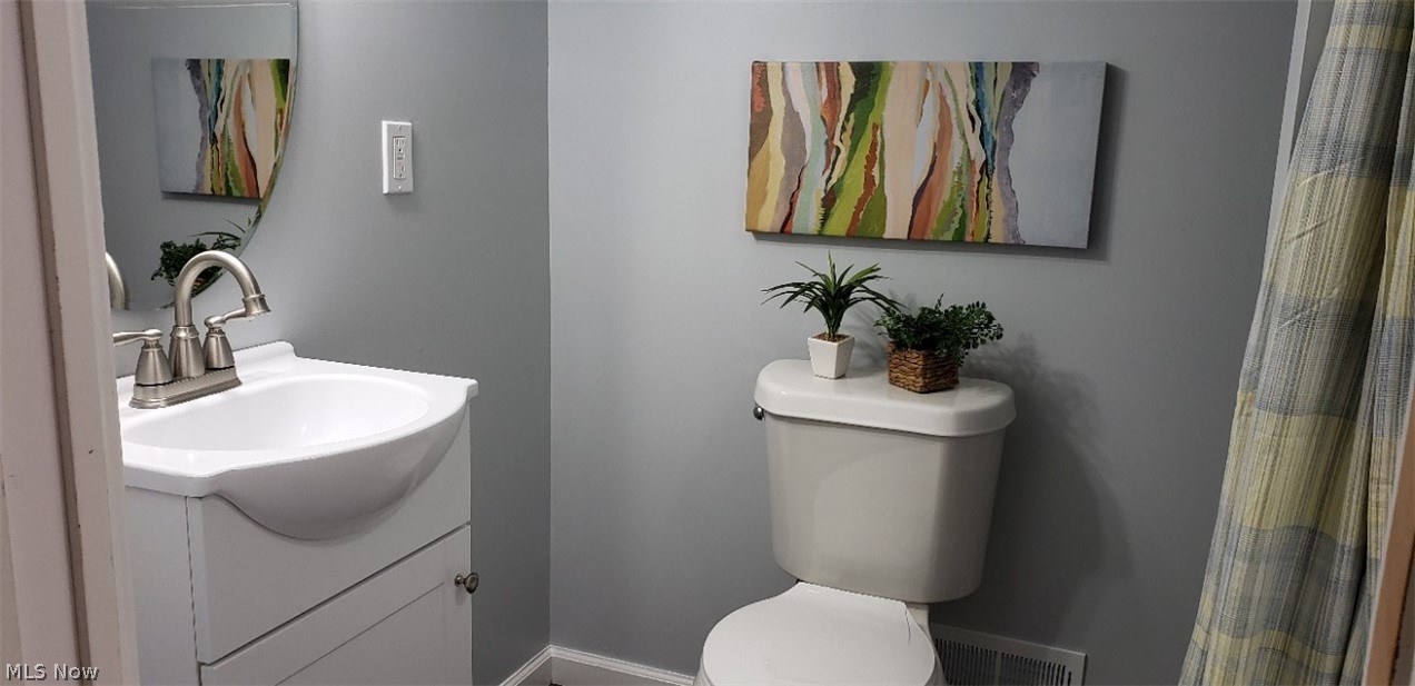 1090 North County Line Road Geneva, OH 44041 - Photo 22 of 32 upstairs bathroom