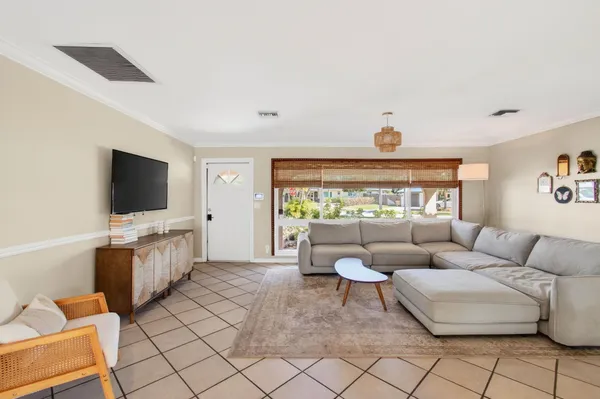 $6,600 | 301 Southeast 8th Avenue, Deerfield Beach, FL 33441