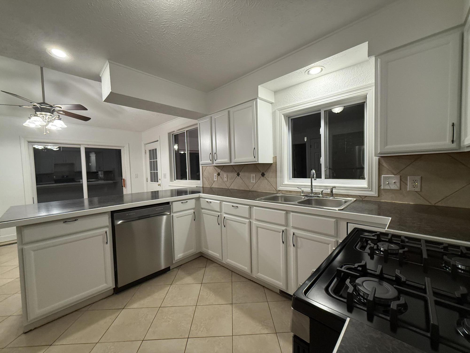 54 Maple Galesburg, MI 49053 - Photo 6 of 29 IMG_6376