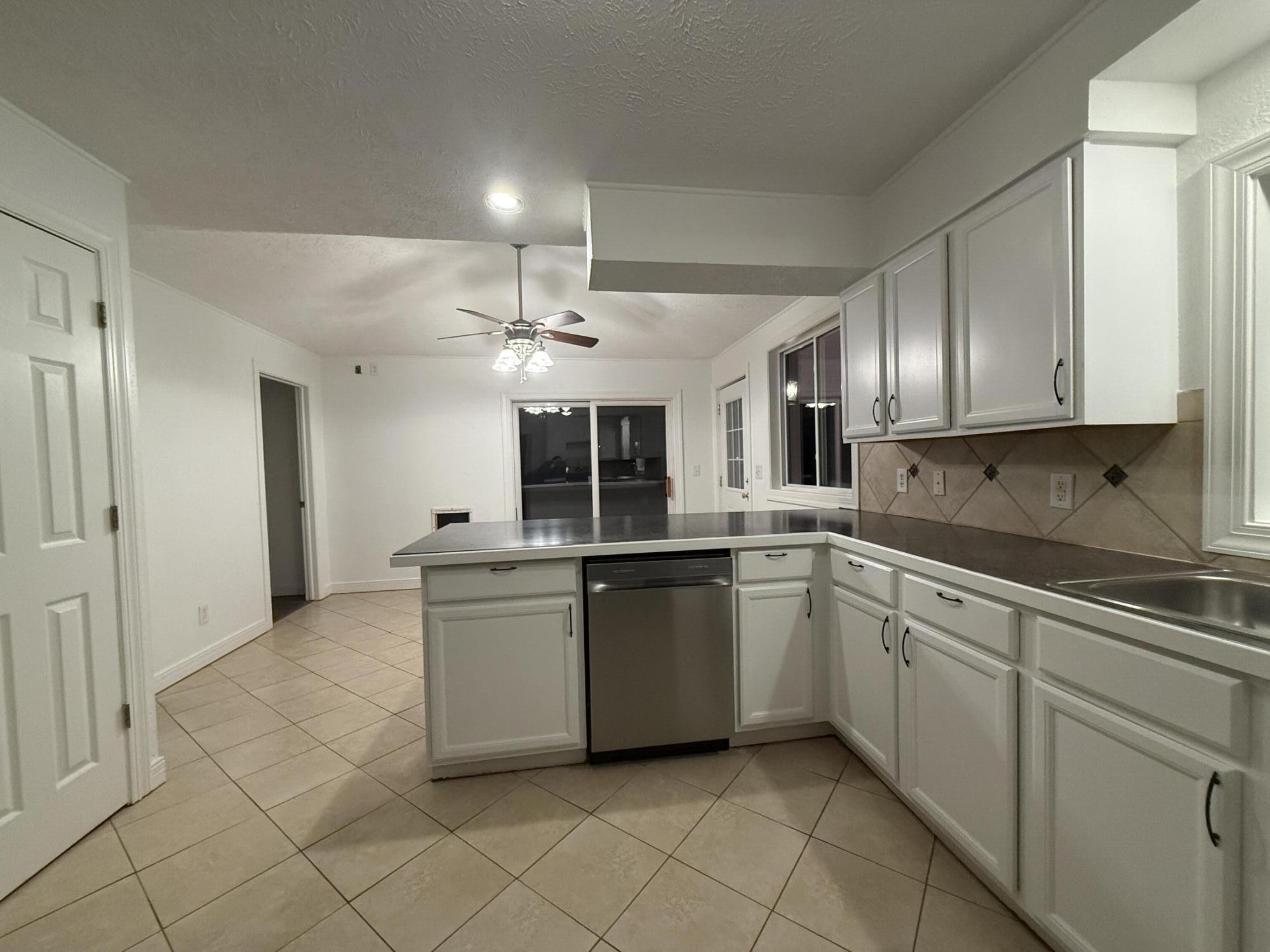 54 Maple Galesburg, MI 49053 - Photo 7 of 29 IMG_6377