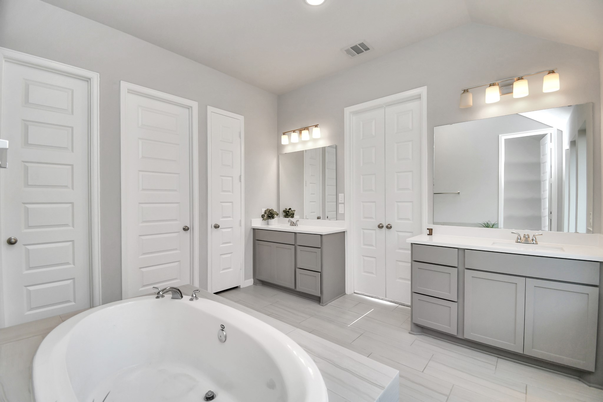 10522 Rigel Rdg Way Richmond, TX 77406 - Photo 17 of 41 a spacious bathroom with a double vanity sink mirror and bathtub