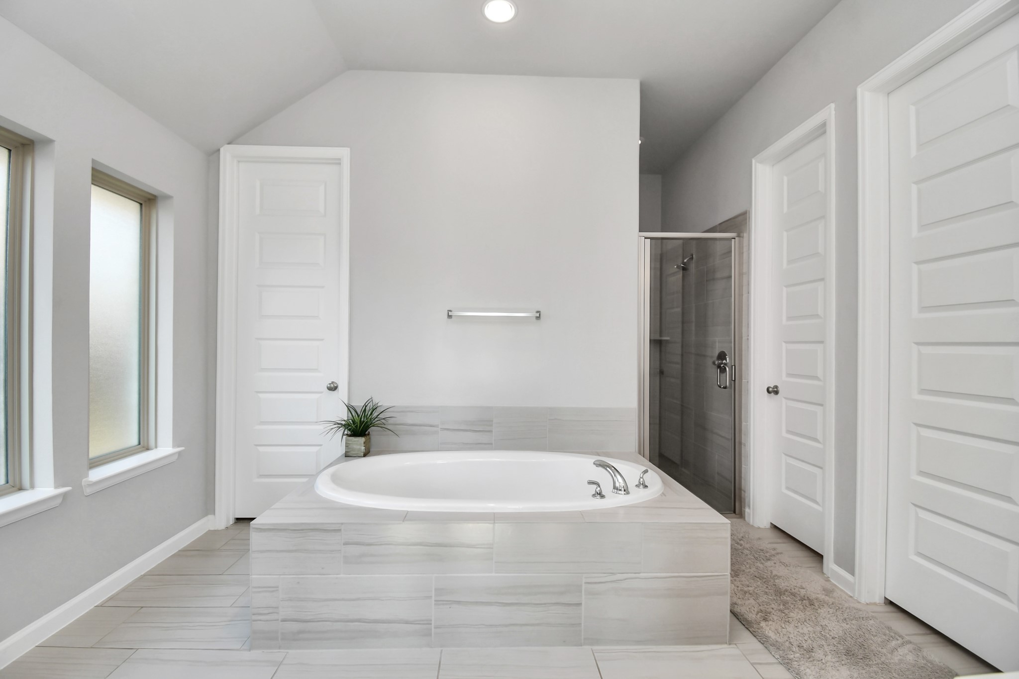 10522 Rigel Rdg Way Richmond, TX 77406 - Photo 19 of 41 a bathroom with a tub shower and mirror