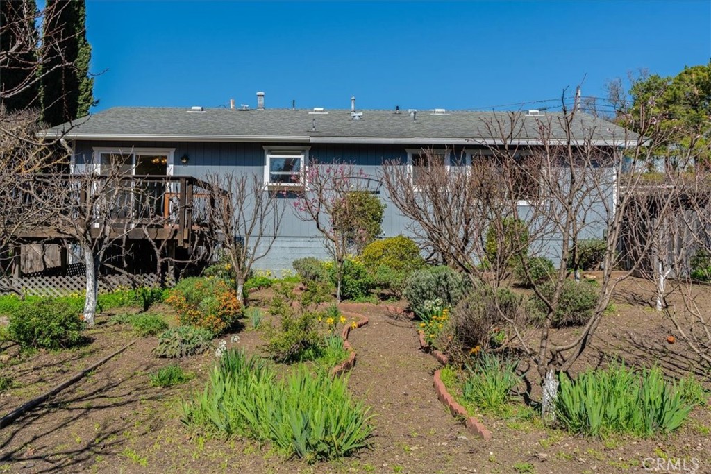 9305 Santa Lucia Road Atascadero, CA 93422 - Photo 30 of 41 a view of a backyard with plants
