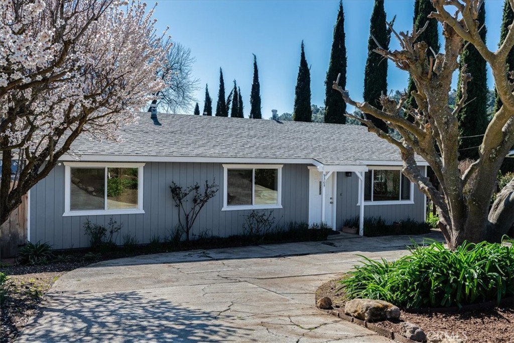 9305 Santa Lucia Road Atascadero, CA 93422 - Photo 4 of 41 a view of a house with brick walls plants and large tree