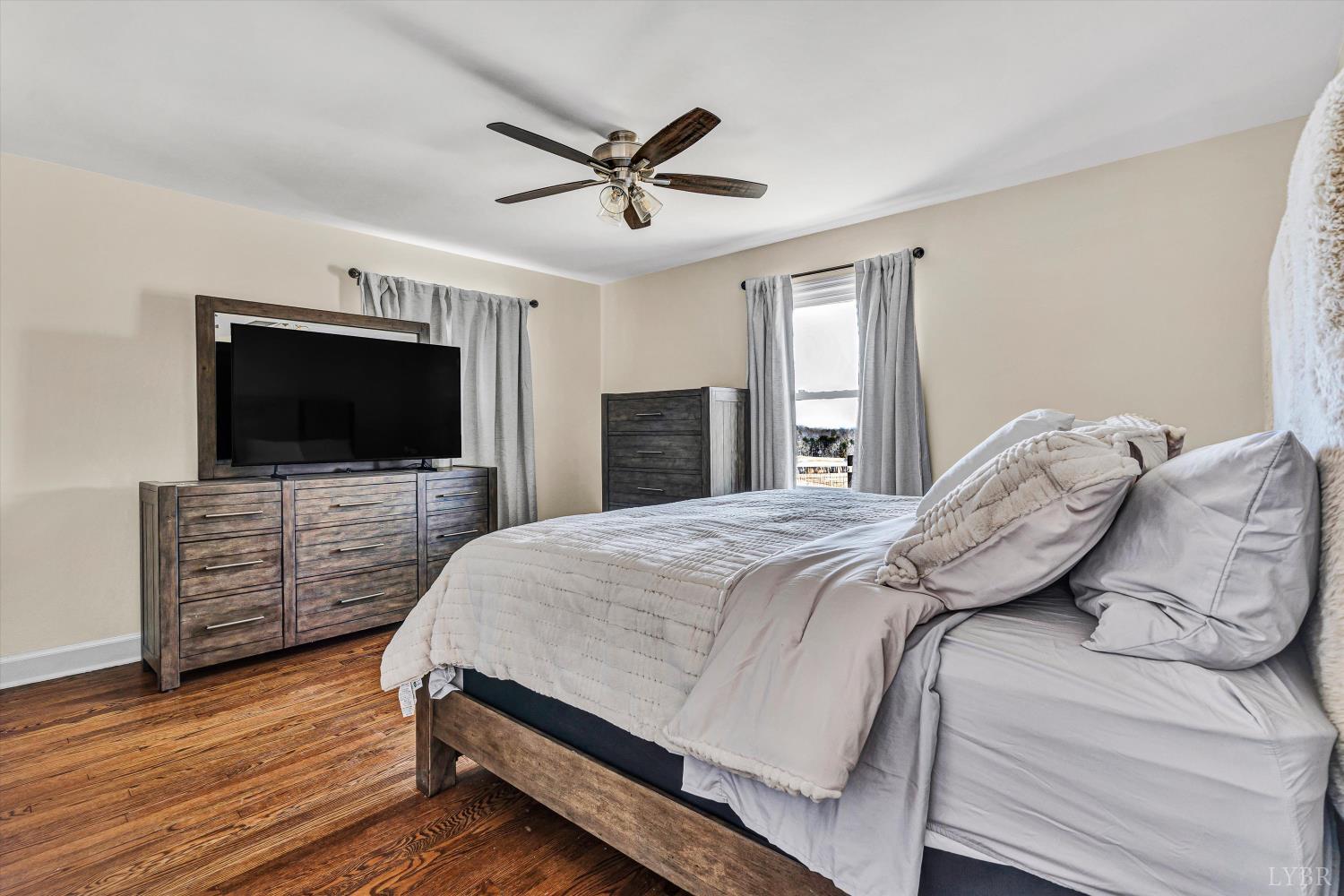 4015 White House Road Moneta, VA 24121 - Photo 25 of 35 a bedroom with a bed and a flat screen tv