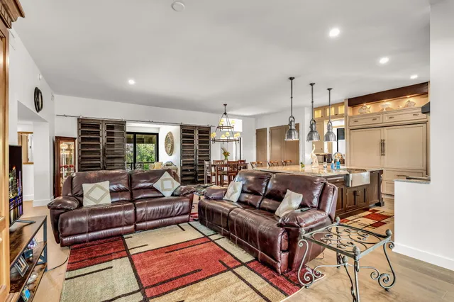 a picture of a bench in a cabinet