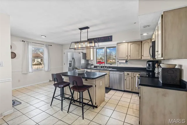 $349,900 | 101 Adams Drive, Waterloo, IL 62298