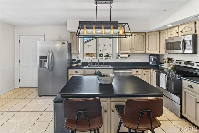 $349,900 | 101 Adams Drive, Waterloo, IL 62298