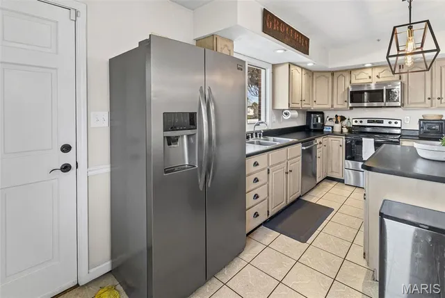 $349,900 | 101 Adams Drive, Waterloo, IL 62298