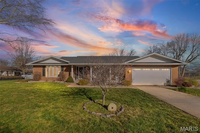 $349,900 | 101 Adams Drive, Waterloo, IL 62298