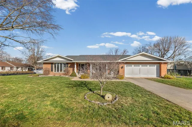 $349,900 | 101 Adams Drive, Waterloo, IL 62298