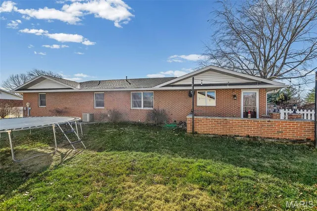 $349,900 | 101 Adams Drive, Waterloo, IL 62298