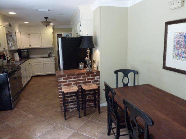 512 Magnolia Avenue Daphne, AL 36526 - Photo 11 of 18 BREAKFAST AREA